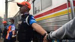 Menjaga KRL Tetap Beroperasi di Tengah Demo Rusuh