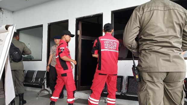 Tim Vertical Rescue telah menuju ke lokasi pesawat jatuh.