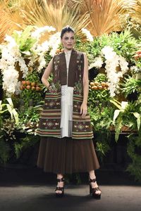 Fashion Show Dibayangi Aksi Demo, Denny Wirawan Tetap Gelar