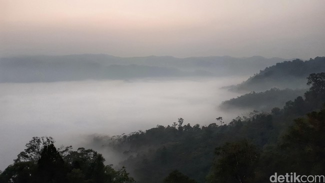 Liburan ke Negeri di Atas Awan Gunung Luhur, Habis Uang Berapa?