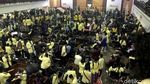 Gedung DPRD Sumbar Porak Poranda Imbas Aksi Demo Mahasiswa