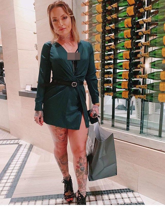 Model yang berasal dari Miami, Florida ini menjual celana dalam bekasnya hingga $ 100 atau Rp 1,4 juta untuk sepasang celana yang dikenakannya setelah berolahraga atau seharian penuh. Foto: Instagram