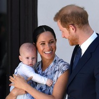 Archie Harrison untuk pertama kalinya ikut dalam rangkaian tur mancanegara Pangeran Harry dan Meghan Markle. Pada September 2019, mereka manyambangi beberapa negara di Afrika. (Foto: Toby Melville - Pool/Getty Images)