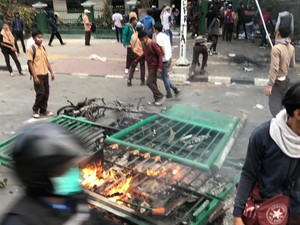 Komisi X Minta Polisi Usut Penyebab Massa Pelajar Ricuh hingga Dini Hari