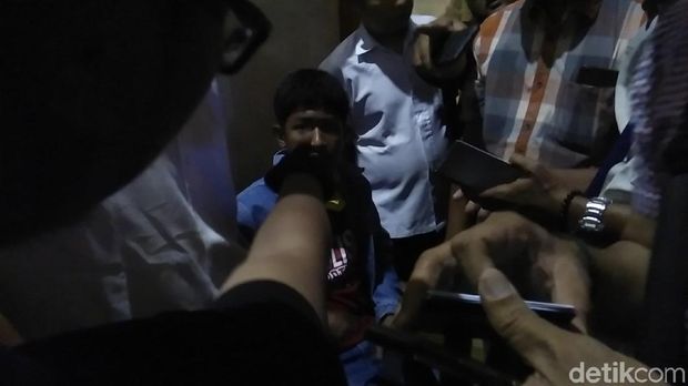Seorang Mahasiswa Pendemo DPRD Jatim Diamankan Gegara Tak Kenakan Almamater