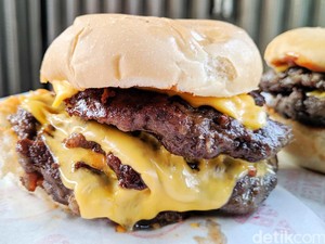 Bukan Kue Kekinian, 5 Artis Ini Pilih Jualan Burger