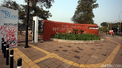 Kawasan GBK Jadi Sasaran Vandalisme Mahasiswa