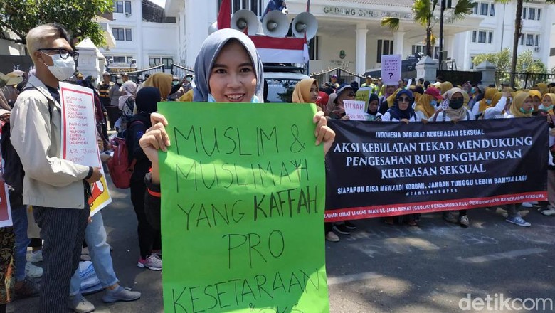 RUU KUHP Vs RUU PKS: Pencabulan Vs Pelecehan Seksual RUU KUHP Vs RUU PKS: Pencabulan Vs Pelecehan Seksual