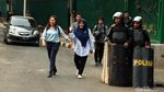 Ada Demo Pegawai Kantor Pulang Jalan Kaki