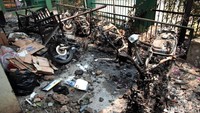 Motor-motor tersebut sedang terparkir di area pos saat kebakran terjadi.