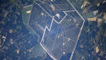 Potret lahan pertanian dengan pola-pola geometris yang unik (Christina Koch/Twitter)