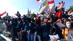 Ribuan Mahasiswa Surabaya Gaungkan Penolakan RUU Kontroversial