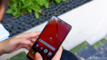 Masih mengusung layar infinity V. (Foto: Adi Fida Rahman/detikINET)