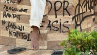 Hasilnya halte menjadi kurang sedap dipandang.