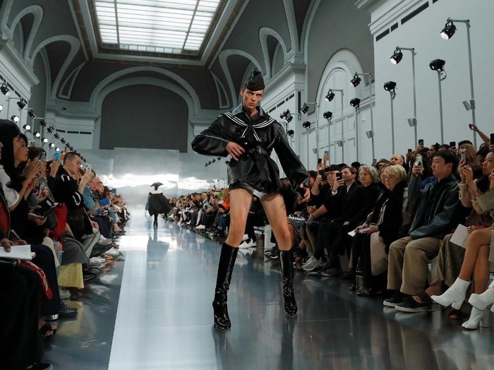 7 Momen Terheboh Di Paris Fashion Week Spring Summer 2020