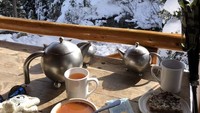 Begini cantiknya pemandangan dari Lake Agnes Tea House saat musim dingin. Ditemani dengan secangkir teh hangat, biskuit manis, dan sup hangat. Foto: Istimewa