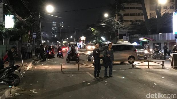 Massa di Jalan KS Tubun Bubar, Personel TNI Berjaga di Slipi