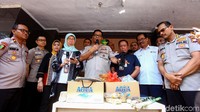 Polda Metro Jaya membuat rilis bersama ketua PMI dan Dinas Kesehatan di Polda, Jakarta, Kamis (26/9/2019). Dalam rilisnya polda akan memulangkan sejumlah ambulance yang ditahan semalam.