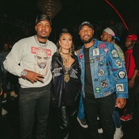 Penampilannya dengan aksesori boldnya tersebut nilainya Rp 14 juta. Brand aksesori tersebut sudah menjadi langganan artis-artis Hollywood. Sebut saja Beyonce, Cardi B hingga top model Gigi Hadid dan Kendall Jenner pernah memakai akseori Dylanlex. Foto: Instagram @agnezmo