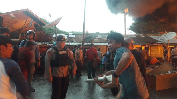  Ratusan kios di Oksibil, Papua dibakar, Kamis (26/9/2019)