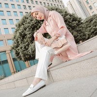 Wanita yang lahir di Jakarta, 18 Januari 1995 ini memutuskan untuk berhijab sejak 2018. Melody mengaku keinginan memakai hijab datang dari dirinya sendiri dan tidak ada paksaan atau ajakan orang lain. Foto: instagram @melodyprima