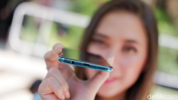 Sementara baterainya 4.000 mAh dengan pengisian 15W. (Foto: Adi Fida Rahman/detikINET)