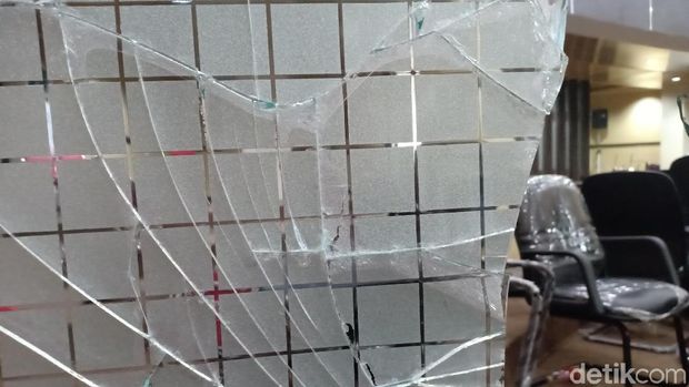 Demo Mahasiswa-Pelajar di Parepare Ricuh, Gedung DPRD Diacak-acak