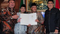 Mengawali sambutannya, Hasanuddin menyampaikan bahwa dalam pembahasan RUU Pesantren, Fraksi PKB di DPR RI selalu meminta bimbingan dan arahan dari PBNU. Hal itu dimaksudkan agar Pesantren tidak kehilangan ciri khas, tradisi dan kemandiriannya.