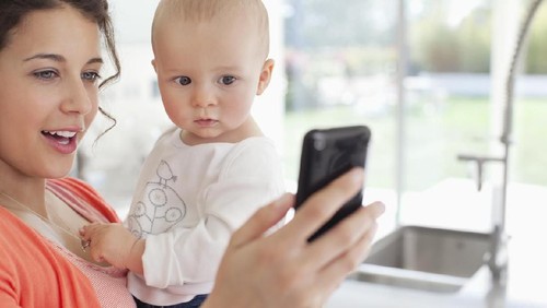 Women standing angry with laziness coworker at office
