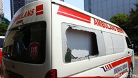 Juru bicara Polda, Argo menceritakan kronologis ambulance yang diamankan, Ia menceritakan bahwa ada massa yang bersembunyi di ambulance tersebut dan membawa sejumlah barang untuk bentrokan semalam.