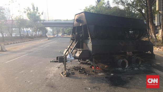 Masih Sterilisasi, Jalur Menuju Slipi Lewat Depan DPR Ditutup