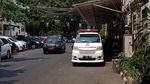 Potret Ambulans yang Disebut Bawa Batu-Bensin untuk Logistik Demo