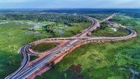 Presiden Joko Widodo (Jokowi) didampingi sejumlah pejabat pemerintah melakukan kunjungan kerja ke Lampung, Jumat (15/11). Salah satu agendanya adalah meresmikan Jalan Tol Trans Sumatera pada ruas Terbanggi Besar-Pematang Panggang-Kayu Agung. Dok. Hutama Karya.