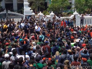 Mahasiswa Ciayumajakuning Kecam Tindakan Represif Aparat