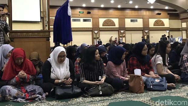 Al-Azhar Doa Bersama untuk Kesembuhan Faisal Amir, Mahasiswa Kampus Lain Hadir