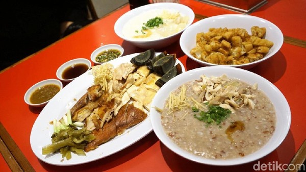Ada Bubur Merah Oriental dan Ayam Kampung Gurih di Restoran Kekinian Ini