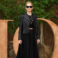 Jennifer Lawrence muncul setelah pekan lalu kedapatan sedang berada di luar kantor catatan sipil New York City, AS. Menurut seorang sumber kepada People, Jennifer saat itu sedang mengurusi dokumen untuk pendaftaran pernikahannya dengan Cookey Maroney. Dia semakin bahagia jelang pernikahannya, kata sumber tersebut. (Foto: Pascal Le Segretain/Getty Images)