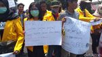 Massa Aksi #MagelangBergerak Long March ke DPRD Kota Magelang