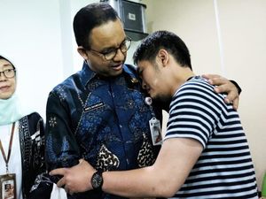 Anies Sambut Petugas Ambulans Pemprov DKI yang Sempat Ditahan Polisi