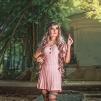 Punya wajah imut, Shafieqa ternyata sudah memiliki dua anak. Di tengah kesibukannya menjadi istri dan ibu, Shafieqa megaku tetap bisa menjalani hobinya berdandan dan berpenampilan seperti cosplay.  Foto: Instagram @@fykaaschaa