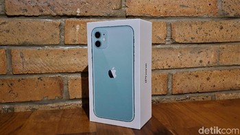 Inilah kemasan iPhone 11 versi Green. Foto: Adi Fida Rahman/detikINET