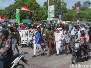 Turun ke Jalan, Mahasiswa-Pelajar Tutup Jalan Urip Sumoharjo Makassar