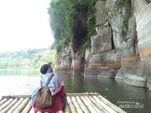 Ranu Agung Probolinggo, Keindahan Danau Vulkanik Bertebing Tinggi