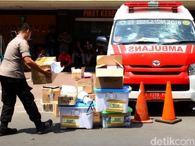 Penampakan Batu-Petasan yang Ditemukan di Ambulans