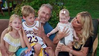 Jessica sangat bahagia menjalani hidupnya bersama suami dan ketiga anaknya itu. Dok. Instagram/jessicasimpson