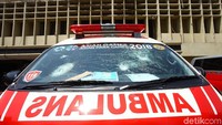 Mobil yang diduga membawa batu dan molotov, 5 mobil ambulance tersebut akhirnya diamankan di Polda Metro Jaya.