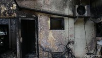 Petugas komunikasi Sudin Penanggulangan Kebakaran dan Penyelamatan (PKP) Jakbar, Widi, mengatakan informasi sementara tak ada korban akibat peristiwa ini.