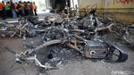 Sisa-sisa Demo Rusuh di Slipi: Pos Polisi dan Motor Hangus Terbakar
