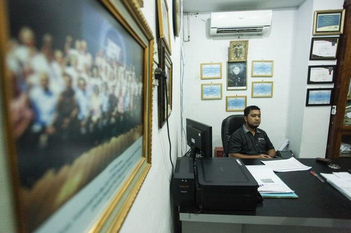 Kepala Unit BRI Sinabang Deny Syahputra (Foto: Rifkianto Nugroho-detikcom) Kepala Unit BRI Sinabang Deny Syahputra (Foto: Rifkianto Nugroho-detikcom)