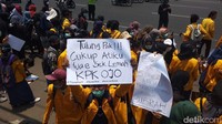 Massa aksi #MagelangBergerak yang melakukan aksi datang dari berbagai kampus di Magelang. 